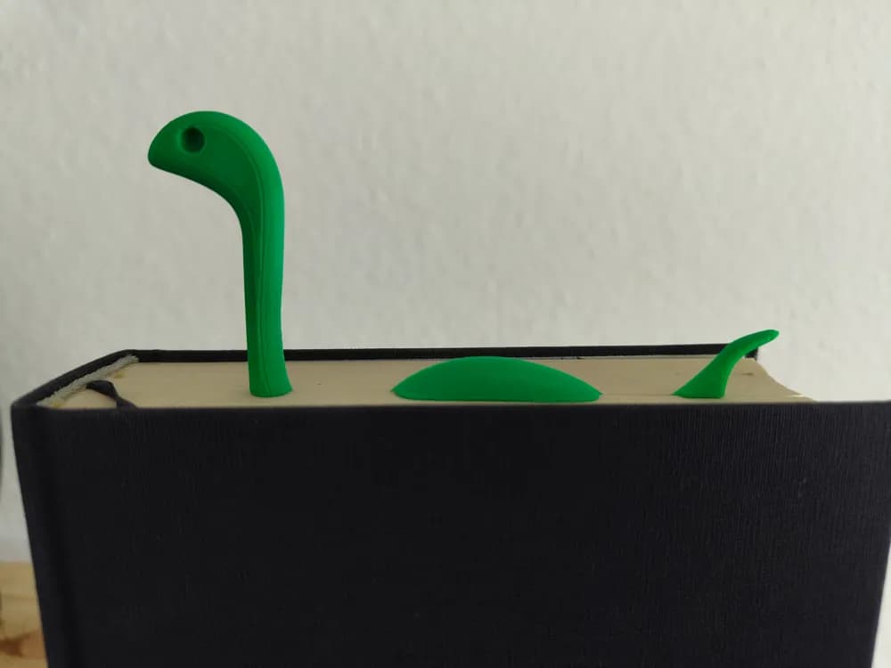 بوکمارک سه‌بعدی نسی (Loch Ness Monster) | نشانگر کتاب فانتزی و خاص برای کتاب‌بازها