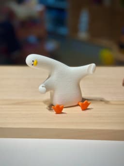 مینی‌ فیگور اردک خسته مدل "فقط یه نگاهِ ریز…" (قاب عکس و هولدر گوشی) 🦆🖼️📱✨ – تصویر 9